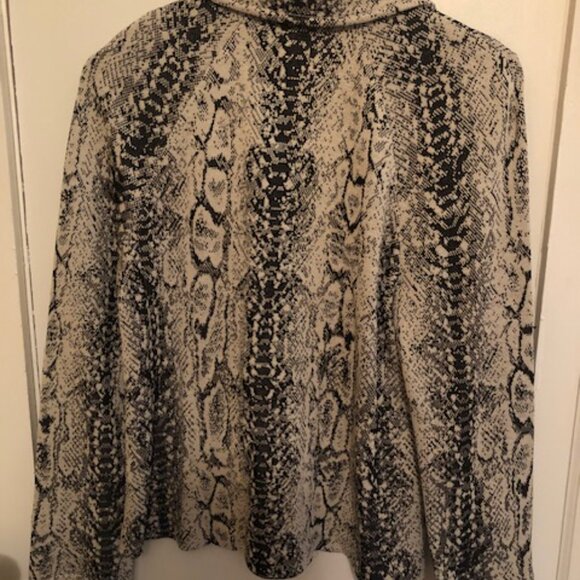 St. John Collection Python Print Jacket; Pre-Owned; in Excellent Condition - Picture 5 of 5